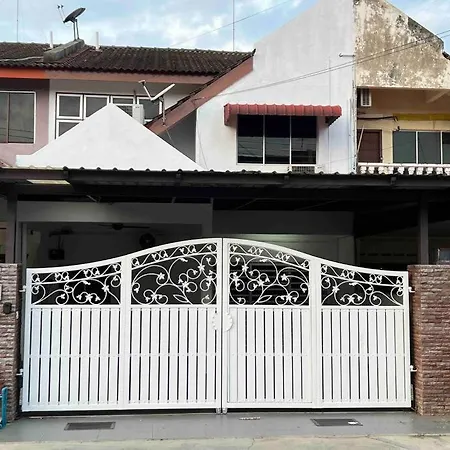 M Guest House2 Muar Exterior photo
